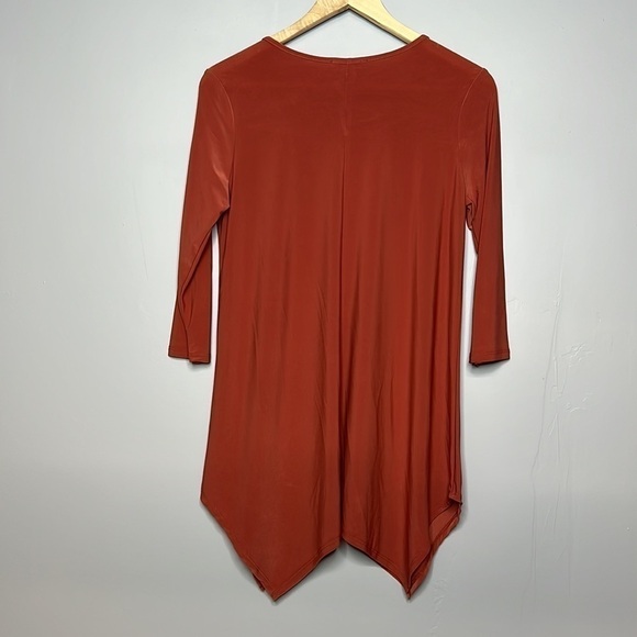 BLOSSOM BY P RUST COLORED 3/4 SLEEVED ASYMMETRICAL HANKY HEM BLOUSE SMALL - Picture 5 of 5